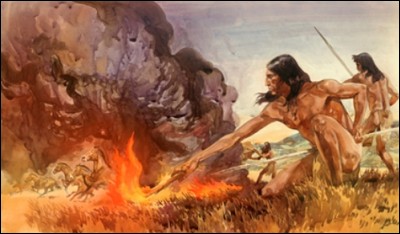 Après l'apparition des premiers hommes vers 2,5 millions d'années avant Jésus-Christ, a lieu la découverte du feu par les "homo erectus" qui vivent en Afrique, mais aussi en Europe et en Asie. Mais que signifie ce nom ?