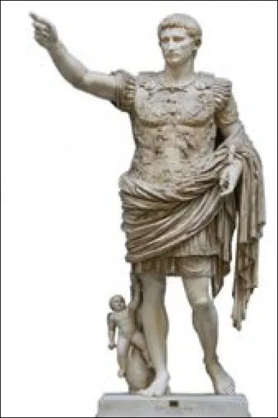 Après sa victoire en Gaule, Jules César meurt en -44. Alors, un jeune Octave concentre tous les pouvoirs entre ses mains et se proclame "Auguste" en -27. Devenu empereur, il commande l'armée, rend la justice et promulgue les lois, mais modernise aussi Rome. En créant l'immense Empire romain, il réalise le rêve de Jules César. Qui est celui-ci par rapport à Auguste (Octave) ?