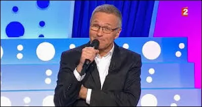 Qui fut chroniqueur dans ''On n'est pas couché'' avant d'animer sa propre émission sur Paris Première ?