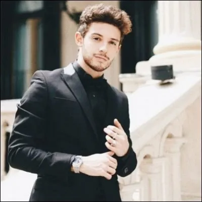 Qui interprète Ruggero dans Violetta ?