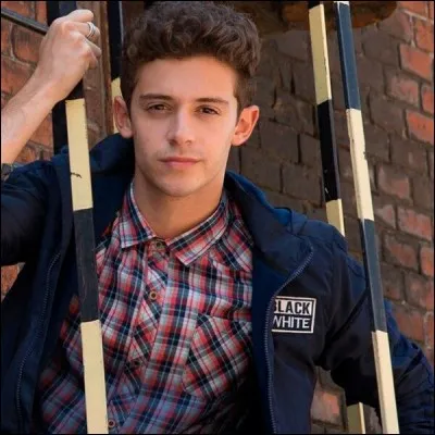 Comment s'appelle le personnage qu'il interprète dans Soy Luna ?