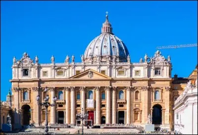 Dans Rome, à la Cité du Vatican, dans une ambiance de haute spiritualité, on est au cœur de ses trésors d'art recueillis ou commandés par les papes au fil des siècles.
Je vous recommande la chapelle Sixtine, la chapelle Niccoline, les chambres et les loggias de Raphaël et l'appartement des Borgia. Prenez le temps d'apprécier.

Merci d'avoir, avec moi, voyagé.