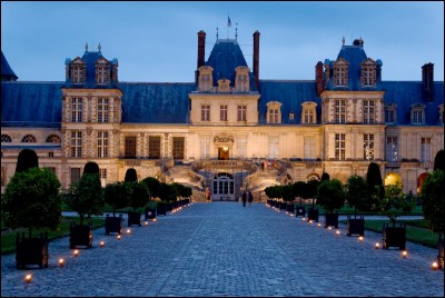 Quel tr&egrave;s grand ch&acirc;teau ayant accueilli de nombreux rois fran&ccedil;ais est sur le territoire des Yvelines ?