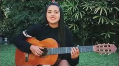 De quels instruments joue-t-elle ?