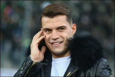 Où naquit le footballeur Granit Xhaka ?