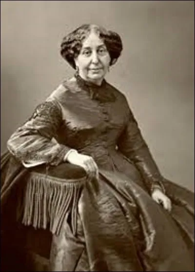 En mars 1864, il fait plusieurs clichés de la romancière, dramaturge, épistolière, critique littéraire et journaliste, George Sand. De son vrai nom Amantine Aurore Lucile Dupin, on lui doit des romans comme « La Mare au diable » en 1846. Fille de la noblesse, quel était son titre ?