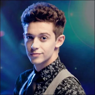 De quel pays est Ruggero Pasquarelli ?