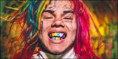 Par quel titre se fait-il mondialement connaître en 2017 ?