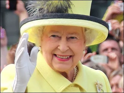 Vous êtes invité par la Reine d'Angleterre à un dîner officiel. Comment vous habillez-vous ?