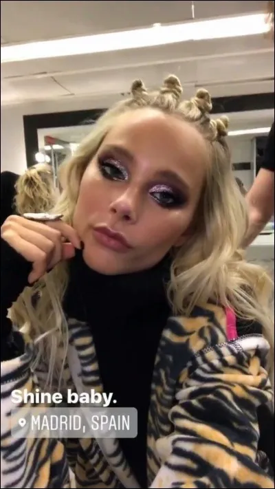 Ses couleurs préférées sont :