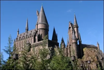 Où a été construit le château Harry Potter pour les films ?