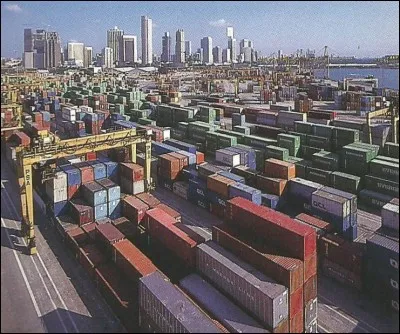 Qui ne faisait pas partie des "Quatre Dragons" ?