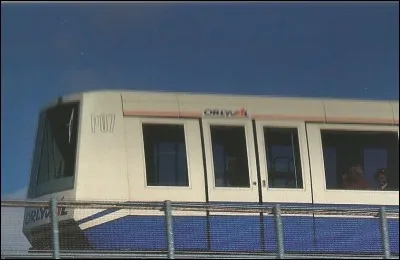 Qui était le constructeur du "Val", qui relie Orly au R.E.R. ?