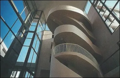 À qui doit-on l'École de danse de l'Opéra, à Nanterre ?