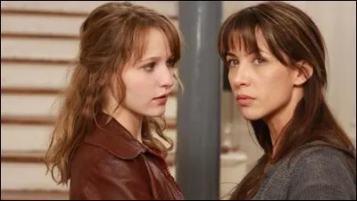 Film où Sophie Marceau interprète la maman d'une ado. L'ado a des problèmes de lycéenne et sa mère des angoisses de maman divorcée : deux mondes incompatibles. Allez-vous rire ?