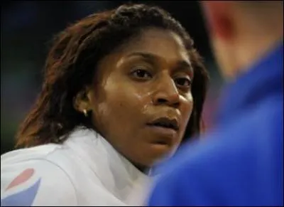 Qui est cette escrimeuse?