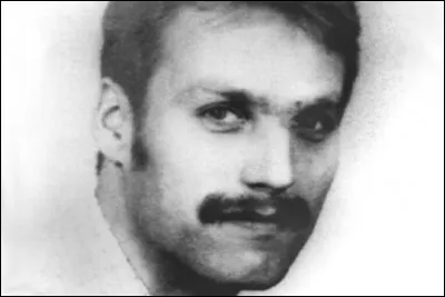 Quel est le surnom de Wolfgang Schmidt, tueur en série allemand : "Le géant ... " ?