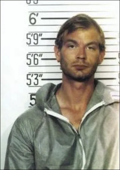 Comment &eacute;tait surnomm&eacute; Jeffrey Dahmer : "Le ...... de Milwaukee" ?