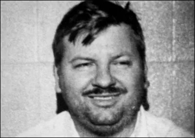 Quel &eacute;tait le surnom de John Wayne Gacy : "...... tueur" ?