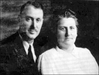 Comment était surnommé le couple de tueurs Lila et Williams Young : "Fermiers de ... " ?