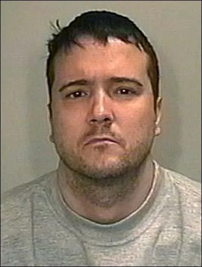 Comment est surnommé le tueur anglais Stephen Griffiths : "Le cannibale ..." ?