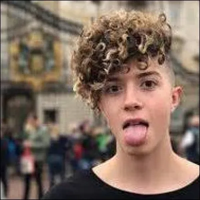 Qui lui a inspiré sa passion pour la guitare ?