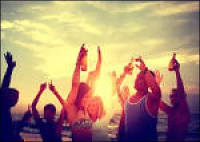 Ton amie te demande de la couvrir pour qu'elle puisse aller &agrave; une f&ecirc;te alors qu'elle n'a pas le droit, tu :