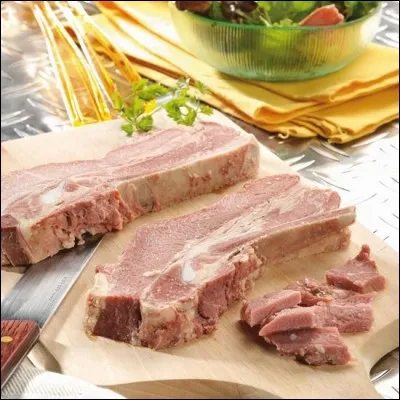 Quels légumes accompagnent traditionnellement le petit salé ?