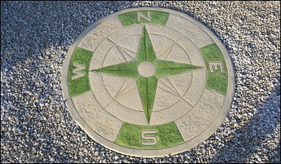 Où est situé le Val-d'Oise par rapport à la ville principale de la région ?