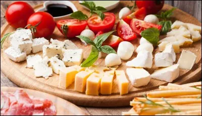 Quel fromage italien à pâte molle est fait avec du lait de vache ?