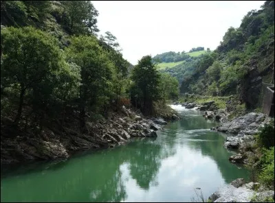 Itxassou est réputé pour être le berceau d'un certain fruit. Lequel ?