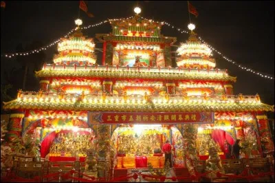 En Chine, a lieu une fête proche de celle d'Halloween : la fête...