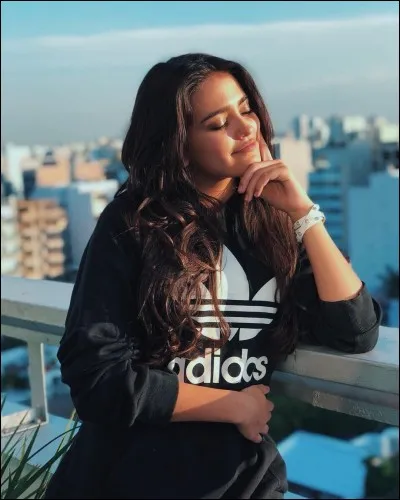 Pourquoi Kally a-t-elle choisi le pseudo "Mica" ?