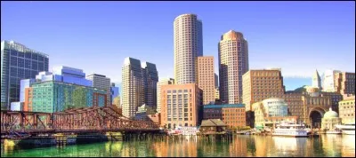 Port important de la côte est américaine. Les activités portuaires sont réparties au Terminal Conley pour les conteneurs, au Cruiseport pour les navires de croisière, à l'Autoport pour les véhicules importés et un large secteur est attribué aux produits de la mer.
Il est toujours possible d'y faire de la navigation de plaisance tout près des gratte-ciel.