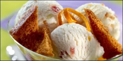 Comment s'appelle cette crème glacée à l'extrait d'amandes, parfumée au kirsch et aux fruits confits ?