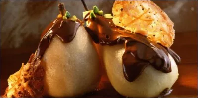 Traditionnellement, quel parfum de glace accompagne la poire belle Hélène ?