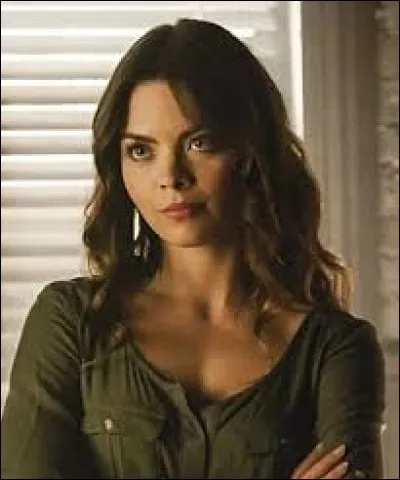 Qui est la fianc&eacute;e de Nora ?