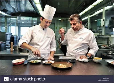 Quels sont les deux chefs du restaurant possédant 3 étoiles au guide Michelin ?