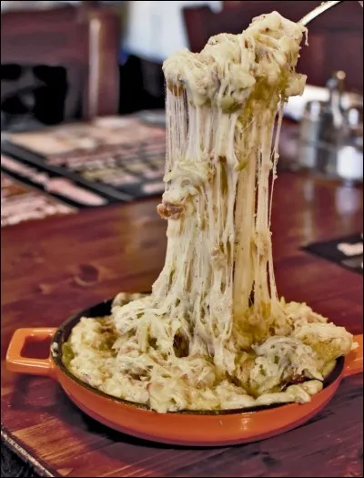 Quel fromage est ajouté aux pommes de terre pour réaliser une truffade ?