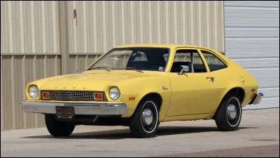 Partons aux États-Unis. Voici une voiture très dangereuse. Elle avait un défaut de conception qui lui a donné une très mauvaise image. Quelle est cette voiture ?