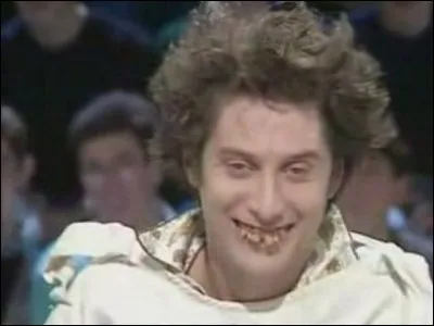 Pour recevoir le 1 000e invité de l'émission, Antoine de Caunes s'est métamorphosé en son personnage fou. Quel sport pratiquait Jean-Philippe Gatien pour y être invité ?