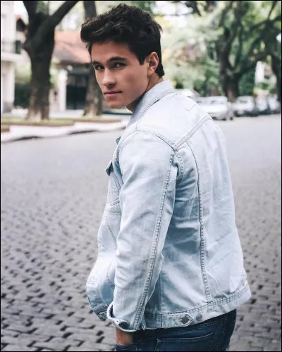 Quel est le vrai nom de Simon ?