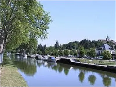 Je vous propose de partir en Bourgogne-Franche-Comté, à la découverte de Rogny-les-Sept-Écluses. Village de l'arrondissement d'Auxerre, il se situe dans le département ...