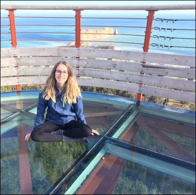 Votre guide vous présente une primeur. Ouverte en juin 2017, cette impressionnante structure est installée en porte-à-faux dans la montagne, à 200 m d'altitude. Que ce soit pour tester votre vertige ou profiter de la vue imprenable sur Percé, je vous invite en mon pays. Gardez votre souffle, on y ajoute une tyrolienne !