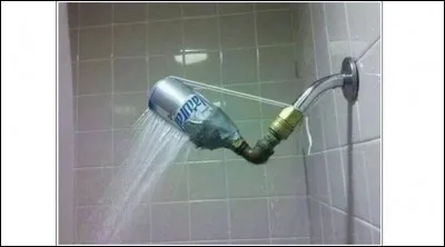 Soit on a ici affaire au pire plombier de tous les temps, soit on a affaire... ?