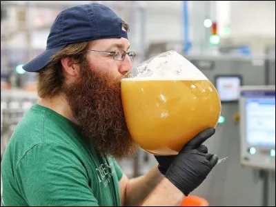 Que dit-on dans un tel cas ? Bon appétit ? Allez, en taille de bouteille, combien de litres fait un Nabuchodonosor ?