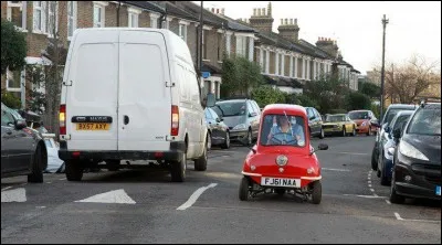 Mais qu'est-ce donc que cette "puce" de la route, qui pèse moins de 60 kg et n'atteint au maximum que 40 km/h ?