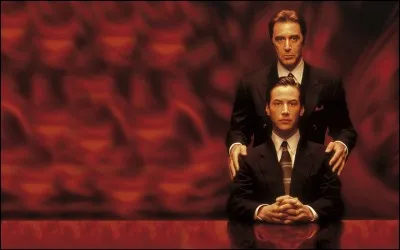 Dans quel film un jeune et brillant avocat (Keanu Reeves) est-il engagé par une grande firme pour défendre ses clients, mais il s'aperçoit que le dirigeant de cette firme pourrait bien être le Diable ?