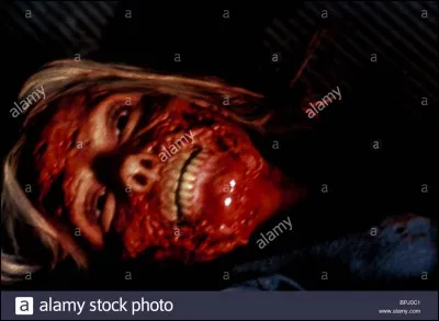 Dans quel film cinq jeunes gens vont-ils devoir faire face à un terrible virus qui dévore les chairs de ses victimes ?