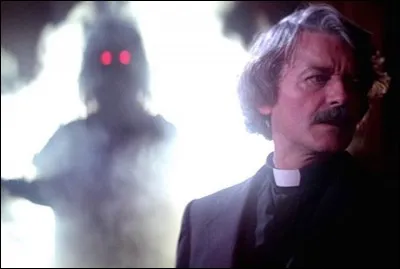 Quel film d'horreur américain réalisé par John Carpenter se déroule dans le petit village de pêcheurs Antonio Bay perturbé par de mystérieux événements ?